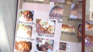 洋食屋さんで、エビカツや、有頭エビフライやカツカレー等、様々ですが、おすすめは、大辛ハンバーグとなっています。