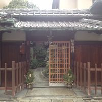 老舗を感じさせるエントランス