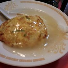 塩ベースのタレの天津飯