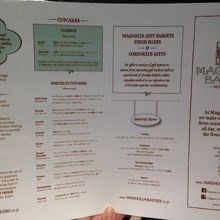 並んでいる間にメニューが配られます