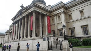 奥の深い、巨大な美術館です