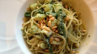 ディズニーランドでゆっくりと昼食を