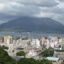 「城山」の頂上近く、「城山観光ホテル」前庭からの眺め