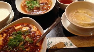 料理は美味しいですし、ランチは安いと思います。