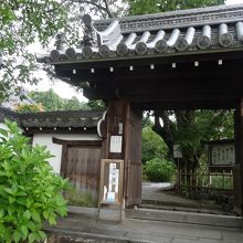 お寺の門