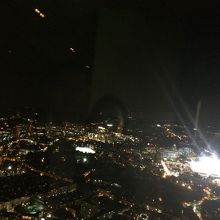 煌煌と輝くフェンウェイパークを眺める