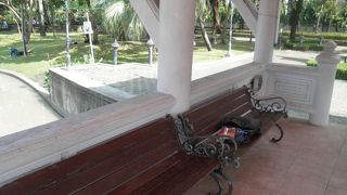 BTSプロンポン駅からすぐのところにある