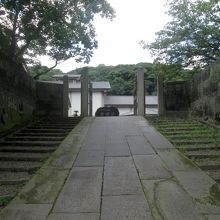 この坂道を上った所が大手門だったのでしょうね