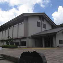 旧本丸部分に到着…目の前には「黎明館」