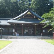 立派で美しい神社です