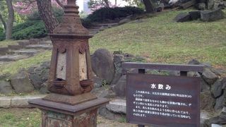 その名の通り馬の水飲み場…