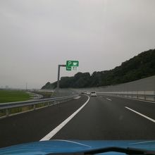 圏央道の内回りにあります。