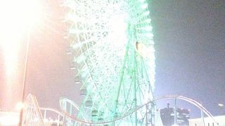 横浜を一望できる観覧車がウリです