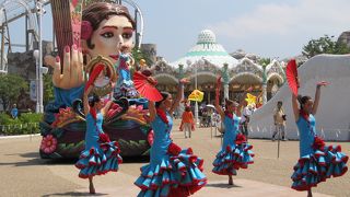 １６時からマヨール広場でフラメンコショーが始まります。