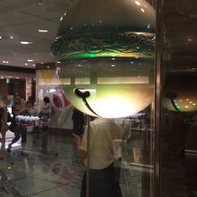 巨大な鈴のオブジェです。