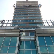 屋外展望台からてっぺんを見たところ