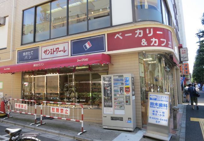 南阿佐ヶ谷駅横にあるイートインコーナーもあるパン屋さん
