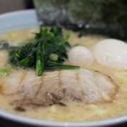 良くも悪くもいわゆる家系のラーメン