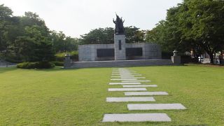 独立門近くを整備した綺麗な公園です