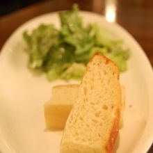 サラダとパン