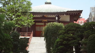 テレビ朝日どおり沿いにあります