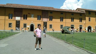 広い芝生のある広場