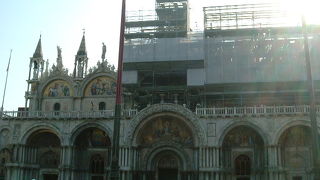 聖マルコにささげられた