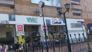 駅から少し離れていますが