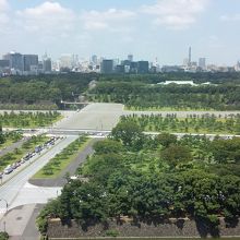 皇居外苑。二重橋方面