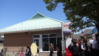 滝から少し離れているのが難点。