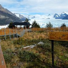 ペリト・モレノ氷河展望台を結ぶ遊歩道の一つ。