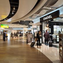 空港内のショップ