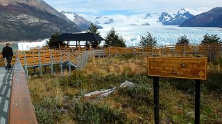 足腰が弱い方用のエレベーターやスロープ通路もあります。