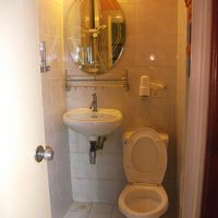 トイレ。シャワーはお湯でました。