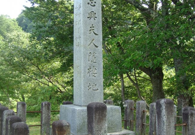 山の中の隠遁生活に思いを馳せる