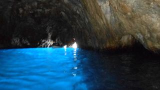 中は真っ青です。