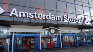 駅からは少し歩きますが便利です