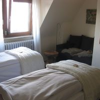 ベッドはやや狭めです