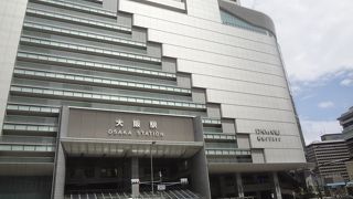 地下の食料品街が魅力です