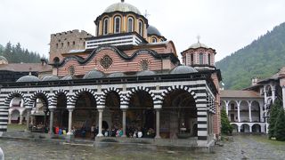 ブルガリア正教の総本山ともいわれる僧院