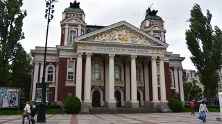 イヴァン ヴァゾフの名を冠した劇場