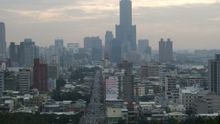 高雄市街が一望