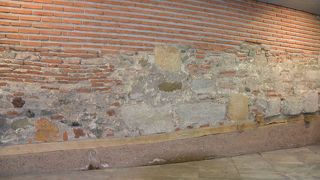 地下道にある遺跡