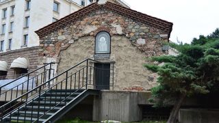 半地下の小さな教会