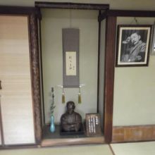 こんなところに胸像が