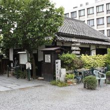 駐車場の左隅に・・・