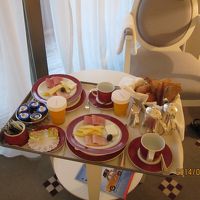 早朝のルームサービスです。