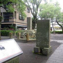 ２つの碑の位置関係は、こんな感じです