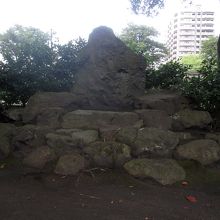 そして、この碑は…