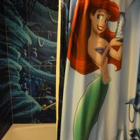 アリエルのシャワーカーテン